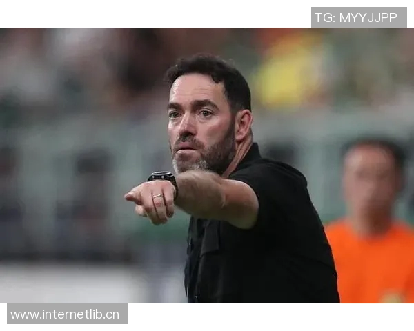 老友重聚亚泰主帅苏亚雷斯与国安队工作人员深情相拥展现友谊之情