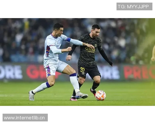 摩根力挺C罗被罚不公指责梅西同样动作却未受罚