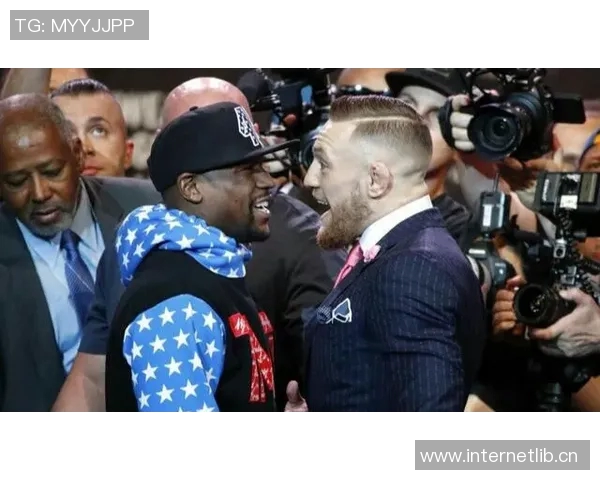 女主持调侃皮尔斯网友热议扑倒事件皮尔斯回应我们是搭档我有女友