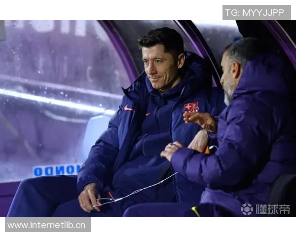 马卡电台报道莱万将在37岁时与巴萨不续约离队已成定局